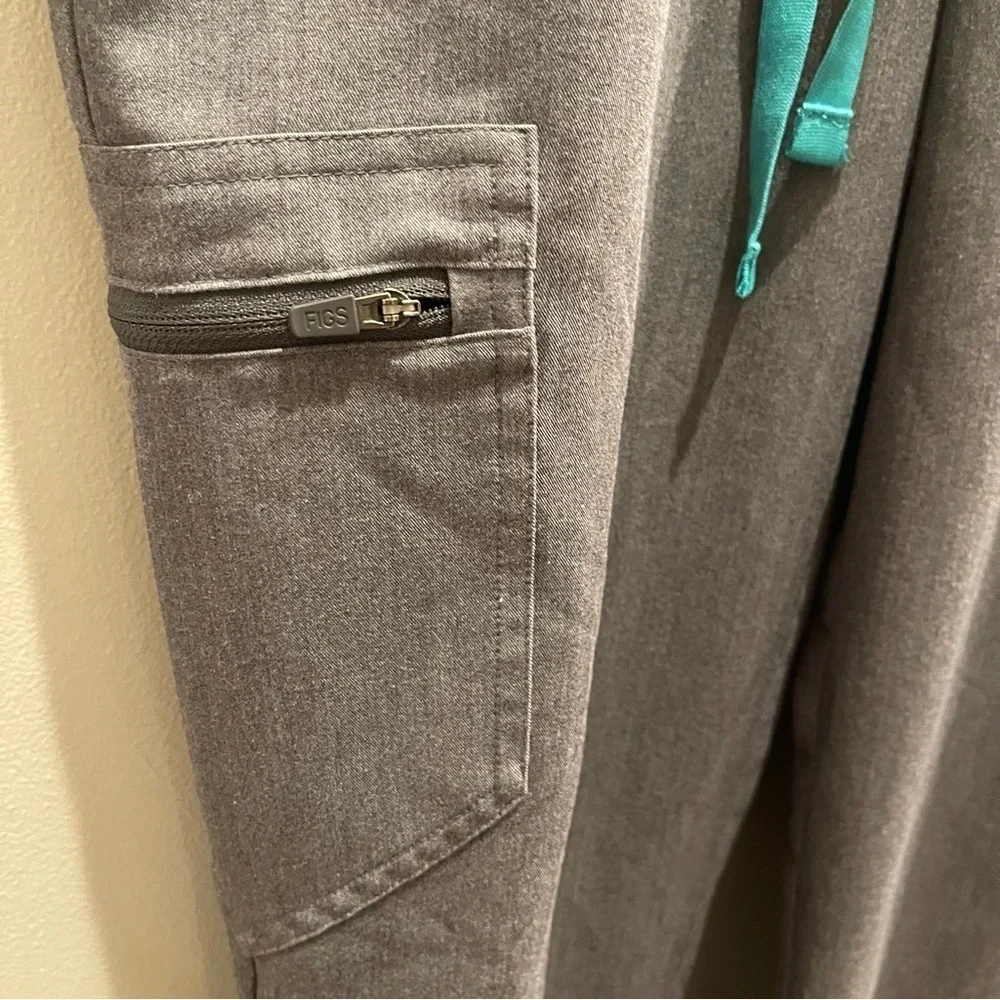 FIGS technical collection scrubs Jogger Pants Women’s S Tall Gray Pockets